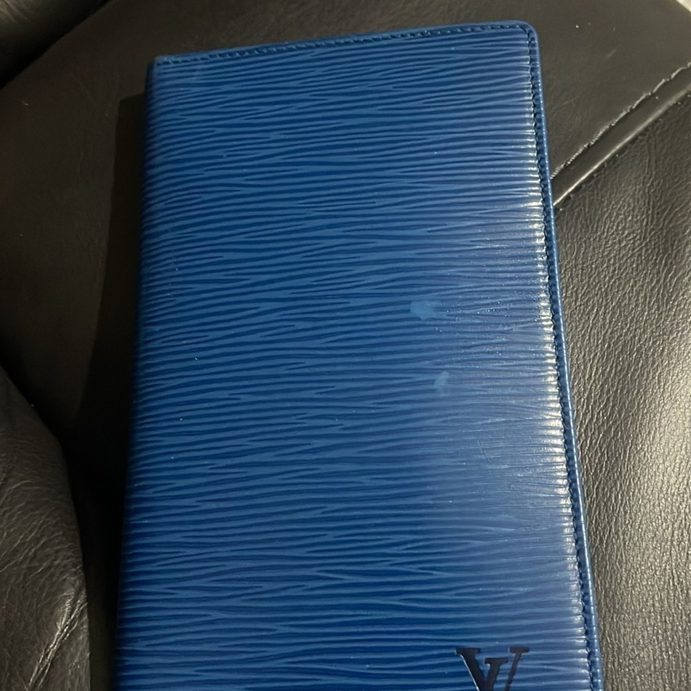 Louis Vuitton Blue Epi Leather Cover - Picture 2 of 8